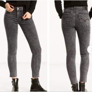 Levi’s 721 High Rise Skinny Black Stone Wash